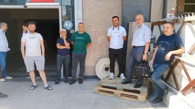 İşverenden akılalmaz oyun! Müsaadeden dönen çalışanlar fabrikaya girince gözlerine inanamadı 3 isverenden akilalmaz oyun musaadeden donen calisanlar fabrikaya girince gozlerine inanamadi 1 TaeSYU8R