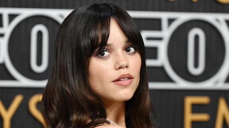 Jenna Ortega kendine resmen yeni yüz yaptırdı! Değişimi şoke etti 4 jenna ortega kendine resmen yeni yuz yaptirdi degisimi soke etti 2 b1bEU8fR