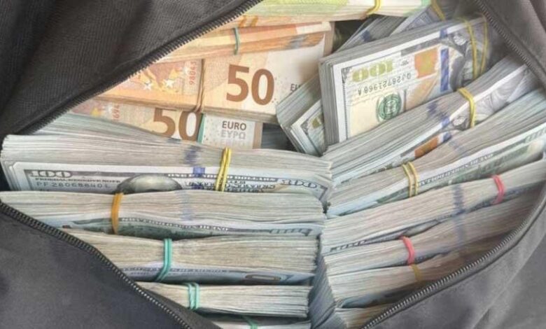 Kapıkule Hudut Kapısı'na şoke eden anlar! Bir çanta dolusu euro, dolar ve altınla yakalandı 1 kapikule hudut kapisina soke eden anlar bir canta dolusu euro dolar ve altinla yakalandi 9byDzuSZ