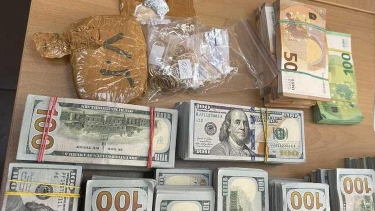Kapıkule Hudut Kapısı'na şoke eden anlar! Bir çanta dolusu euro, dolar ve altınla yakalandı 2 kapikule hudut kapisina soke eden anlar bir canta dolusu euro dolar ve altinla yakalandi qC3QhHGX