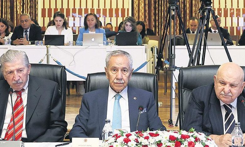 Komite, eski Meclis Liderlerini dinledi 1 komite eski meclis liderlerini dinledi liY4SOm2