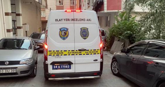 Küçükçekmece’de dehşet: Ailesini rehin aldı polisleri görünce camdan atladı 3 kucukcekmecede dehset ailesini rehin aldi polisleri gorunce camdan atladi 1 KYzUEcaU