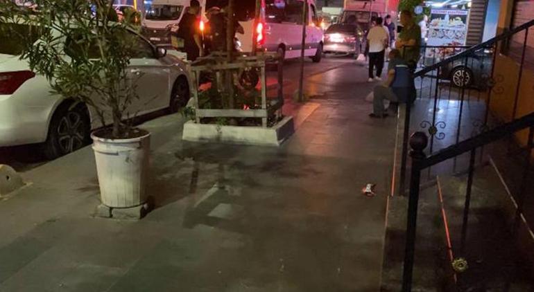 kucukcekmecede silahli saldiri kiz arkadasiyla yururken vuruldu 0 yvwhYwLi