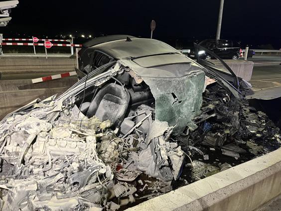 kuzey marmara otoyolunda feci kaza gisenin beton banketine carpan sofor hayatini kaybetti 2 HpQkFuTM