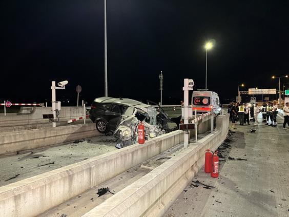 kuzey marmara otoyolunda feci kaza gisenin beton banketine carpan sofor hayatini kaybetti 3 ruTfnaq6