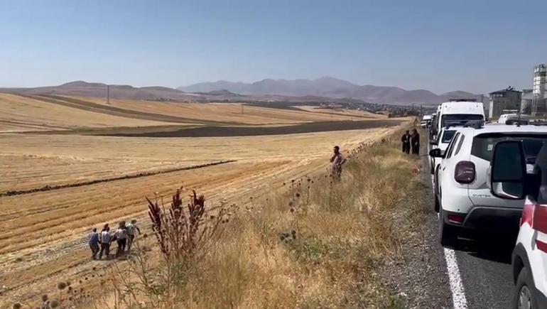 Malazgirt kutlamalarına gidenleri taşıyan minibüs devrildi! 10 yaralı 2 malazgirt kutlamalarina gidenleri tasiyan minibus devrildi 10 yarali 0 C3mm4HA5