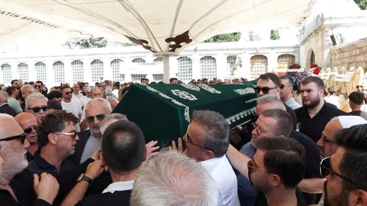 Metin Şentürk'ün acı günü! Kardeşini son seyahatine uğurladı 2 metin senturkun aci gunu kardesini son seyahatine ugurladi 0