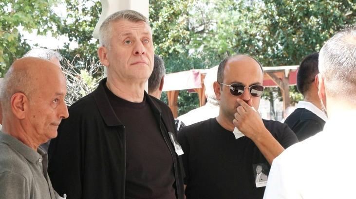 Metin Şentürk'ün acı günü! Kardeşini son seyahatine uğurladı 3 metin senturkun aci gunu kardesini son seyahatine ugurladi 1 5fuzCT16