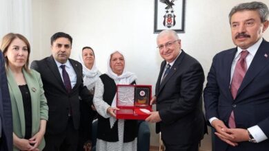 milli savunma bakani yasar guler sirnakta sehit ailesini ziyaret etti VevEy2jA