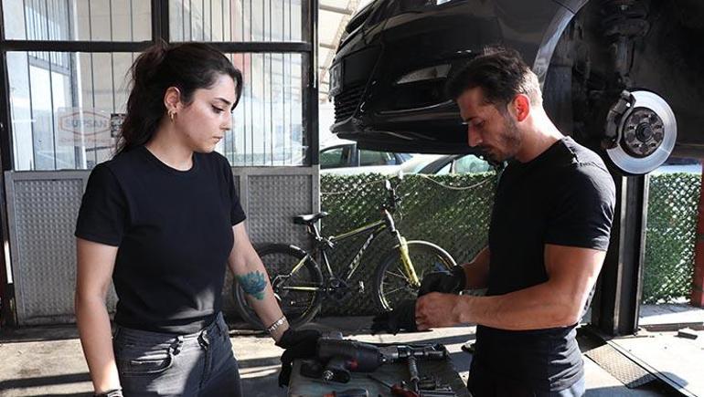 motor tamircisi eleman bulamadi esini yanina alip usta olarak yetistirdi 0 QNiE9Bwj