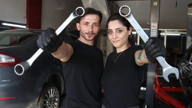motor tamircisi eleman bulamadi esini yanina alip usta olarak yetistirdi bbrZ9GrE