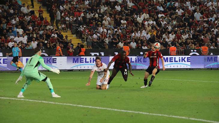nicolo zaniolo 745 gun sonra galatasaray formasi giydi dTOuZIev