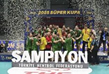 nilufer belediyesi kupasini aldi tnYgUxQF