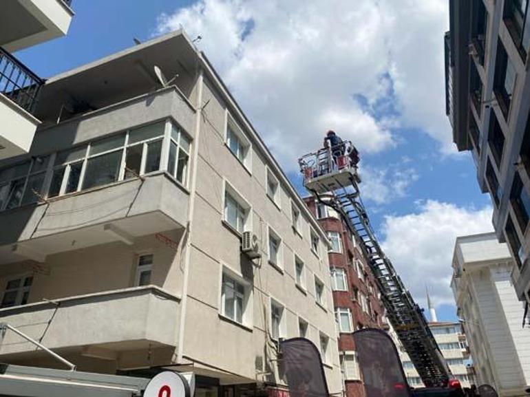 panik anlari 5 katli bina yikim sirasinda yandaki binanin uzerine coktu 1 fLkpGXGH