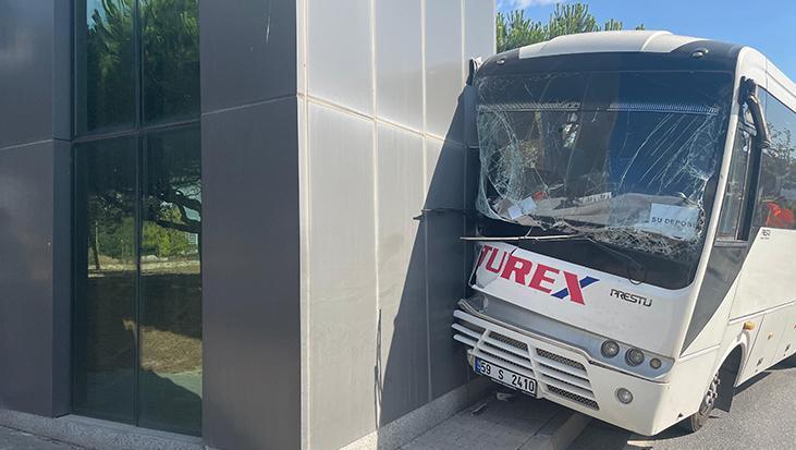 personel servisi direge carpti 16 yarali qrYb8Ts1