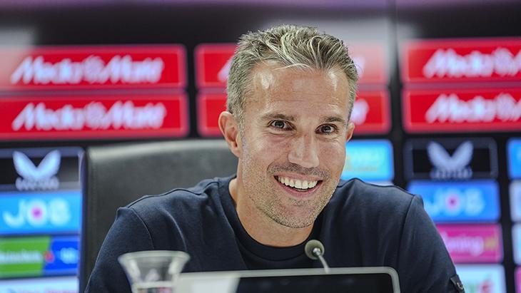 robin van persie fenerbahcenin baskisindan kurtulmakta zorlandik y3QYLZME