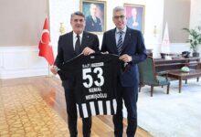 saglik bakani kemal memisoglu besiktas lideri serdal adaliyi kabul etti OSTR926l