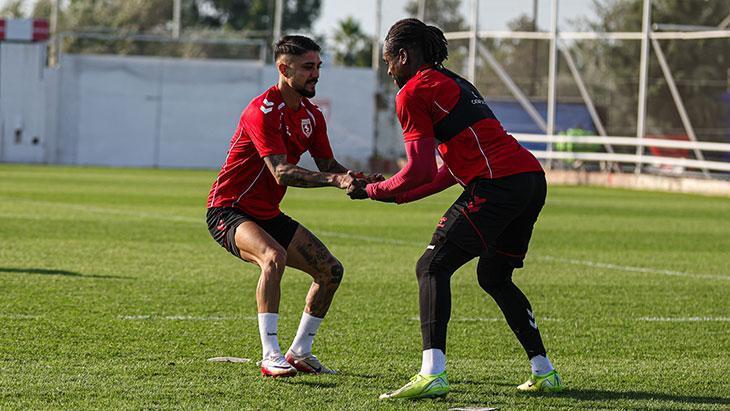 Samsunspor'da Trabzonspor mesaisi sürdürüldü! 1 samsunsporda trabzonspor mesaisi surduruldu 6OXacqfz