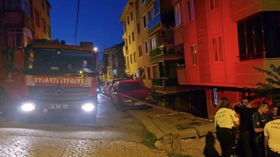 sancaktepede yokusta kayan cip apartman bosluguna dustu 1 yarali 1 BKN8OYUE