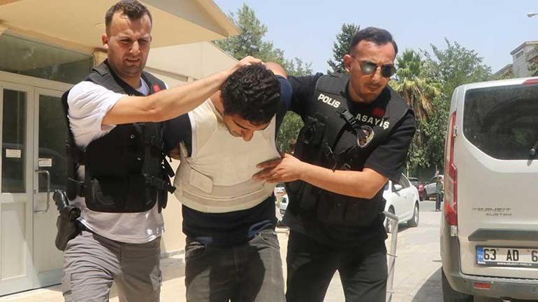 Şanlıurfa’da doktor ile güvenlik görevlisini bıçakladı! 'Ne olduğunu anlamaya çalışırken boğazımı kesti' 2 sanliurfada doktor ile guvenlik gorevlisini bicakladi ne oldugunu anlamaya calisirken bogazimi kesti 0 nFHnL7pj