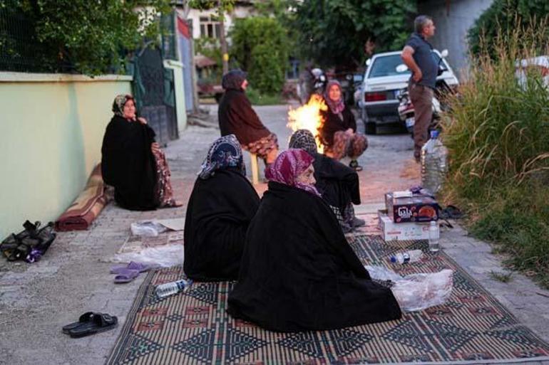 sarsintinin merkez ussu sindirgida vatandas geceyi sokakta gecirdi 0 7SCZ6VnA