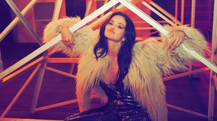 Selena Gomez'i birinci kere bu türlü göreceksiniz! Sürpriz yaptı, düğüne geri sayım 3 selena gomezi birinci kere bu turlu goreceksiniz surpriz yapti dugune geri sayim 1 ETOSLfGf