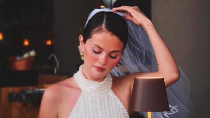Selena Gomez'i birinci kere bu türlü göreceksiniz! Sürpriz yaptı, düğüne geri sayım 8 selena gomezi birinci kere bu turlu goreceksiniz surpriz yapti dugune geri sayim 6 yJOHMw1H