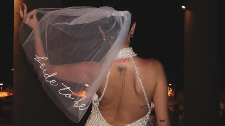 Selena Gomez'i birinci kere bu türlü göreceksiniz! Sürpriz yaptı, düğüne geri sayım 11 selena gomezi birinci kere bu turlu goreceksiniz surpriz yapti dugune geri sayim 9 kgSLnt7g