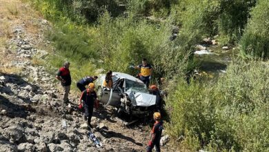 sivasta feci kaza araba dere yatagina uctu 2 meyyit OBOeW2Pn