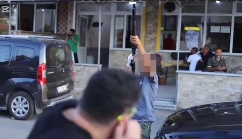 Sokak röportajında dehşet anları: 15 yaşındaki çocuk gözaltına alındı 2 sokak roportajinda dehset anlari 15 yasindaki cocuk gozaltina alindi 0 P5SLXbM7