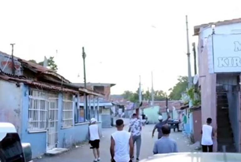 Sokak röportajında dehşet anları: 15 yaşındaki çocuk gözaltına alındı 4 sokak roportajinda dehset anlari 15 yasindaki cocuk gozaltina alindi 2 EnEDWJC9