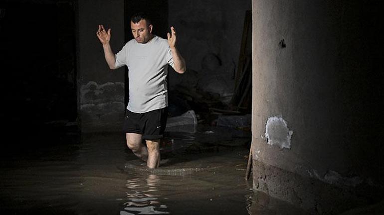son dakika ankarada saganak sokaklar gole dondu konut ve is yerlerini su basti 2 wCvUXCwJ