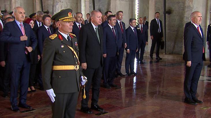 Son dakika... Cumhurbaşkanı Erdoğan ve devlet erkanı Anıtkabir'de 1 son dakika cumhurbaskani erdogan ve devlet erkani anitkabirde XHhlR5TR
