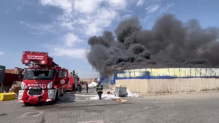son dakika eskisehirde fabrika yangini 2 fabrikaya daha sicradi 1 NawrEAeV