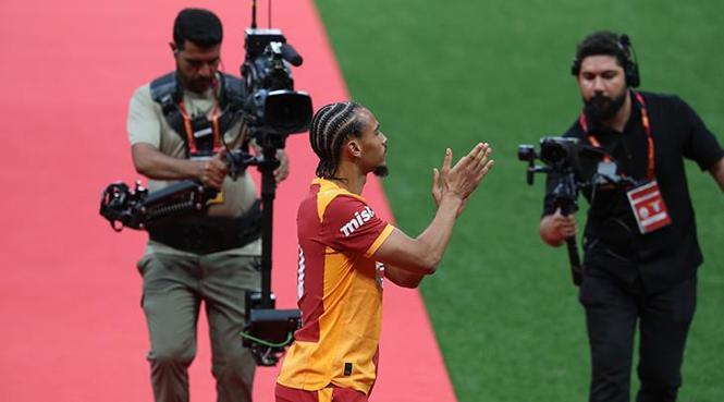 SON DAKİKA | Galatasaray'da Victor Osimhen ve Leroy Sane için imza töreni! Ederson tezahüratı, Dursun Özbek'ten şampiyonluk bildirisi 4 son dakika galatasarayda victor osimhen ve leroy sane icin imza toreni ederson tezahurati VHr8j8GN