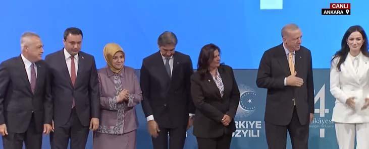 son dakika rozetlerini cumhurbaskani erdogan takti iste ak partiye katilan 9 belediye baskani 1 Og3MAHZ4