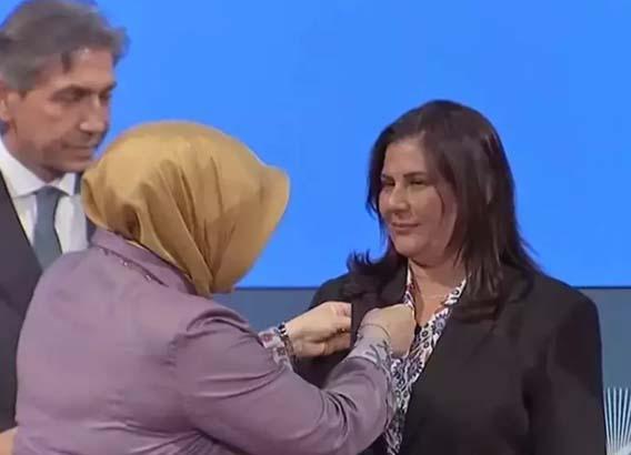 son dakika rozetlerini cumhurbaskani erdogan takti iste ak partiye katilan 9 belediye baskani 6 t9mhzWUk