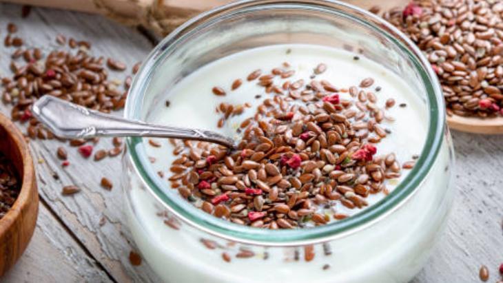 soylemeye utanan mutfaga kossun yogurda cekirdekleri ekleyip yiyin 2 kasik k fi 1