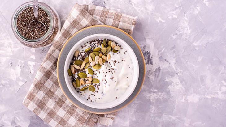 soylemeye utanan mutfaga kossun yogurda cekirdekleri ekleyip yiyin 2 kasik k fi 3 JA16erkR