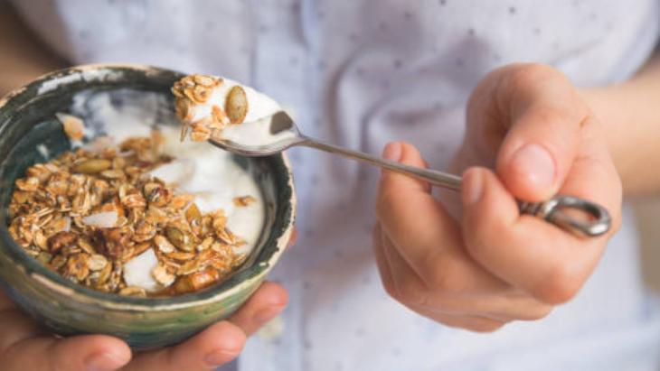 soylemeye utanan mutfaga kossun yogurda cekirdekleri ekleyip yiyin 2 kasik k fi 6 q5YsjaZn