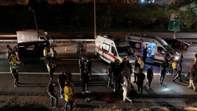sultanbeylide iki minibus carpisti 9 kisi yaralandi 4HJxAnZX