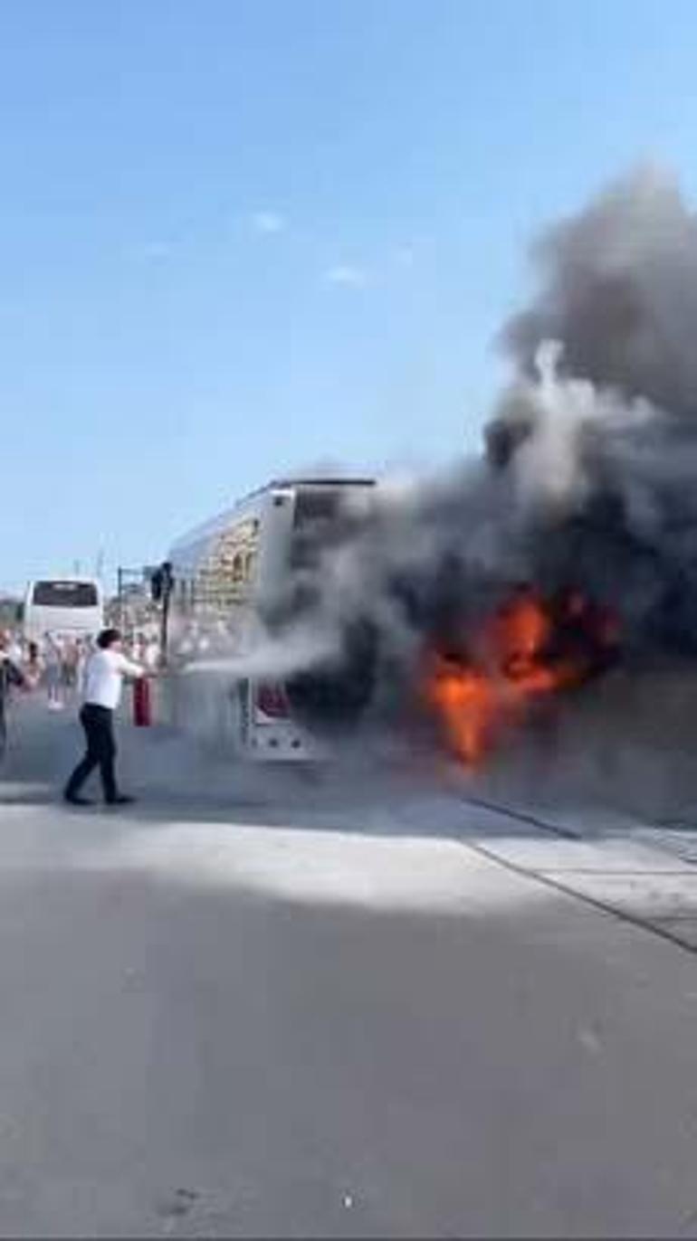 Sultangazi'de otobüste yangın: Tramvay seferleri durdu 2 sultangazide otobuste yangin tramvay seferleri durdu 0