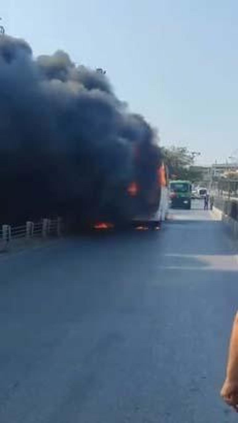 Sultangazi'de otobüste yangın: Tramvay seferleri durdu 3 sultangazide otobuste yangin tramvay seferleri durdu 1
