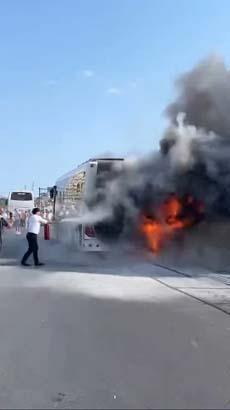 Sultangazi'de otobüste yangın: Tramvay seferleri durdu 6 sultangazide otobuste yangin tramvay seferleri durdu 4