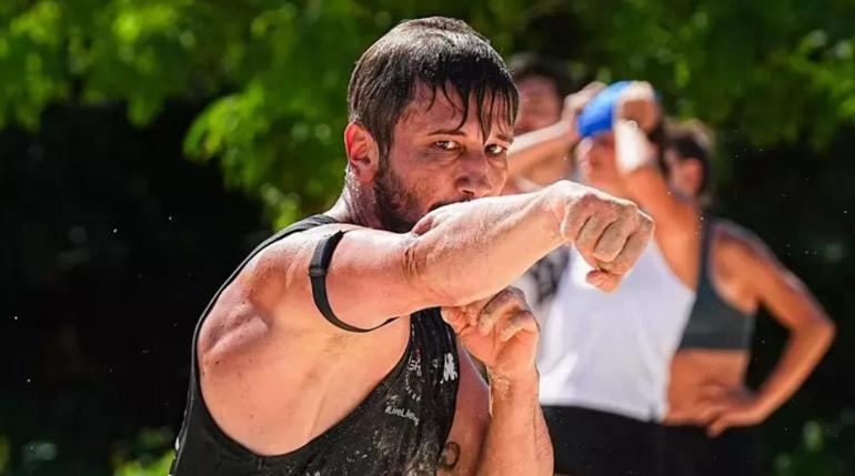 survivor 2025 sampiyonu adem kilicciyi uzucu kizdirdilar masa saklabanlari 2