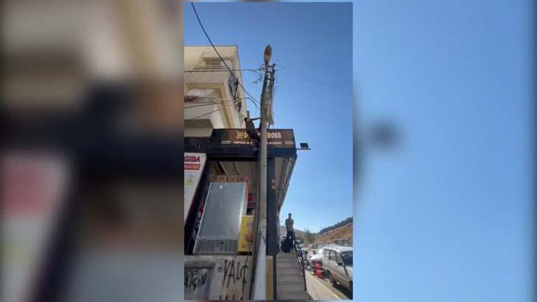 tamir icin ciktigi elektrik direginde akima kapilarak yere dustu hastanede can verdi 1 uSl8Ov6E