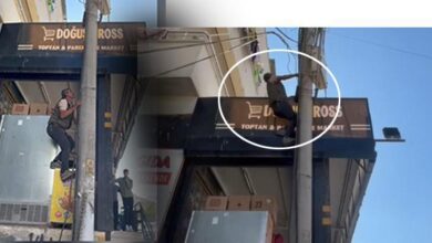 tamir icin ciktigi elektrik direginde akima kapilarak yere dustu hastanede can verdi YkGgSIBv