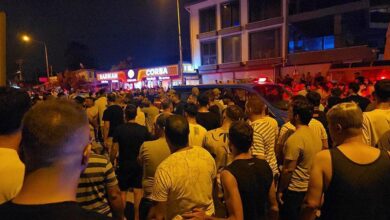 taskinlik cikarip 1 kisiyi bicakladilar lincten gruplar kurtardi HJAJfRWF
