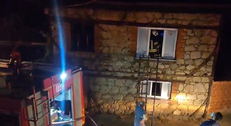 Tavşanlı'da yangın çıktı! 4 konut kullanılamaz hale geldi 3 tavsanlida yangin cikti 4 konut kullanilamaz hale geldi 1 RAJOTi3n