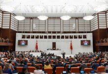 tbmm olaganustu toplandi meclis baskani kurtulmus gozlerimizin onunde bir halk katlediliyor sLOU2yvv